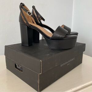 NWT Banana Republic Dress Heel size 7.5